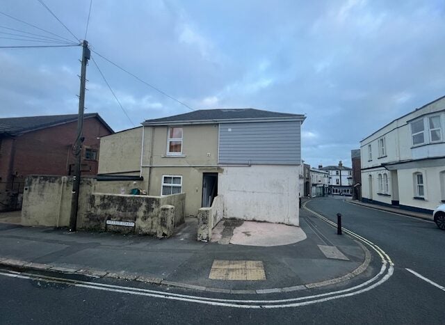 Flat Fitzroy Street in Sandown