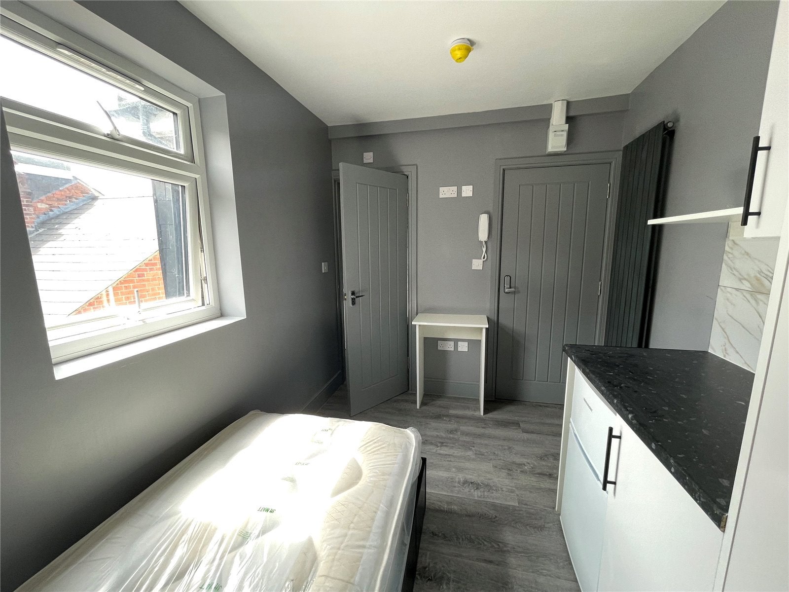 Room Beecham Road in Reading
