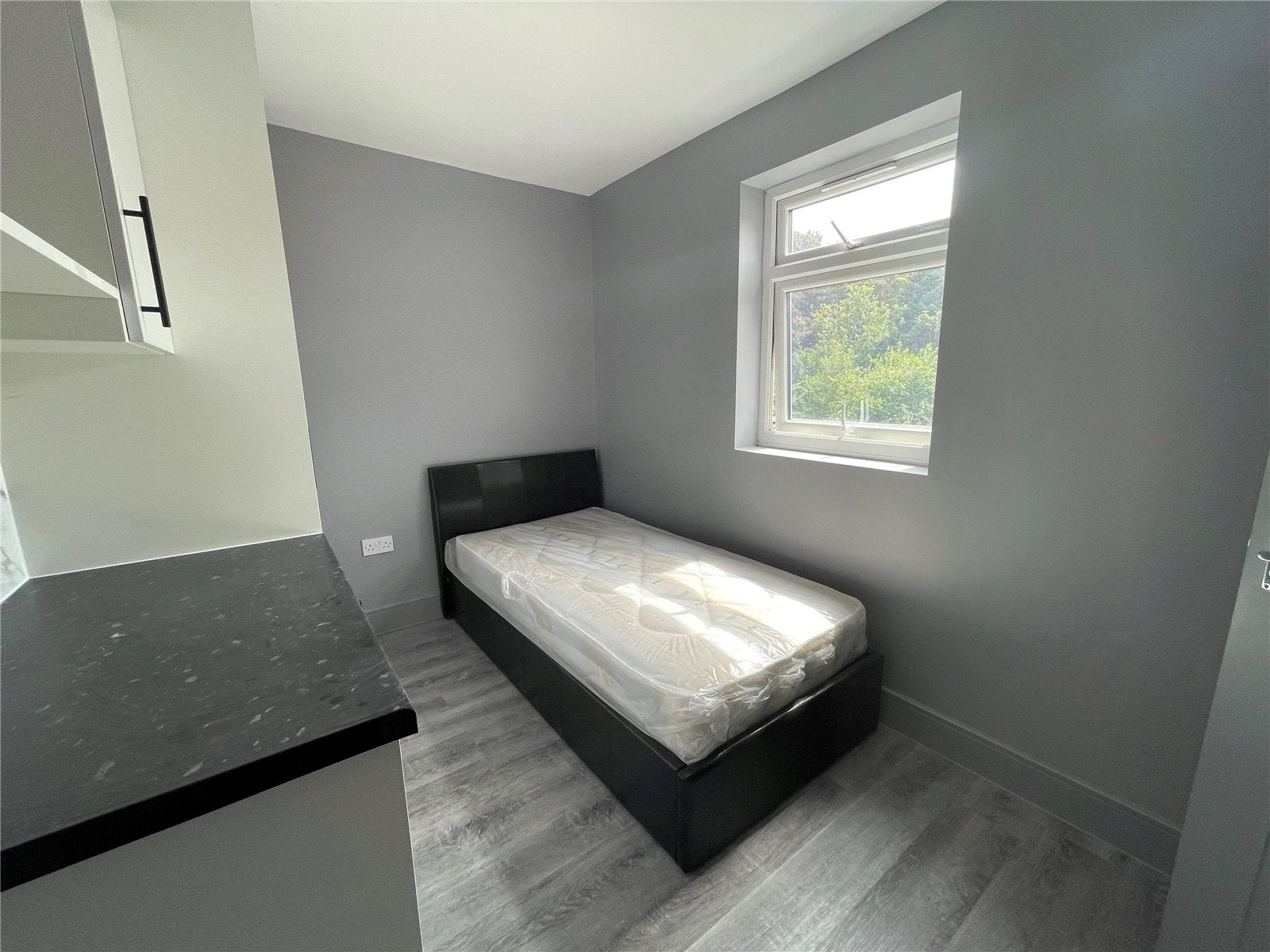 Room Beecham Road in Reading