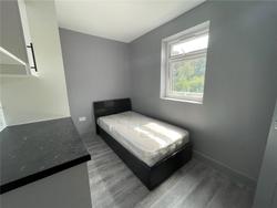 Room Beecham Road in Reading