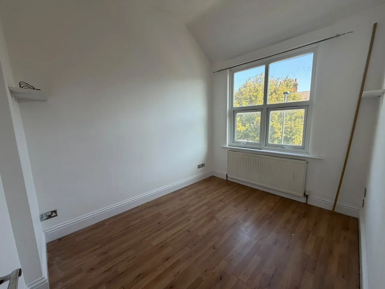 Flat Landseer Road in Greater London