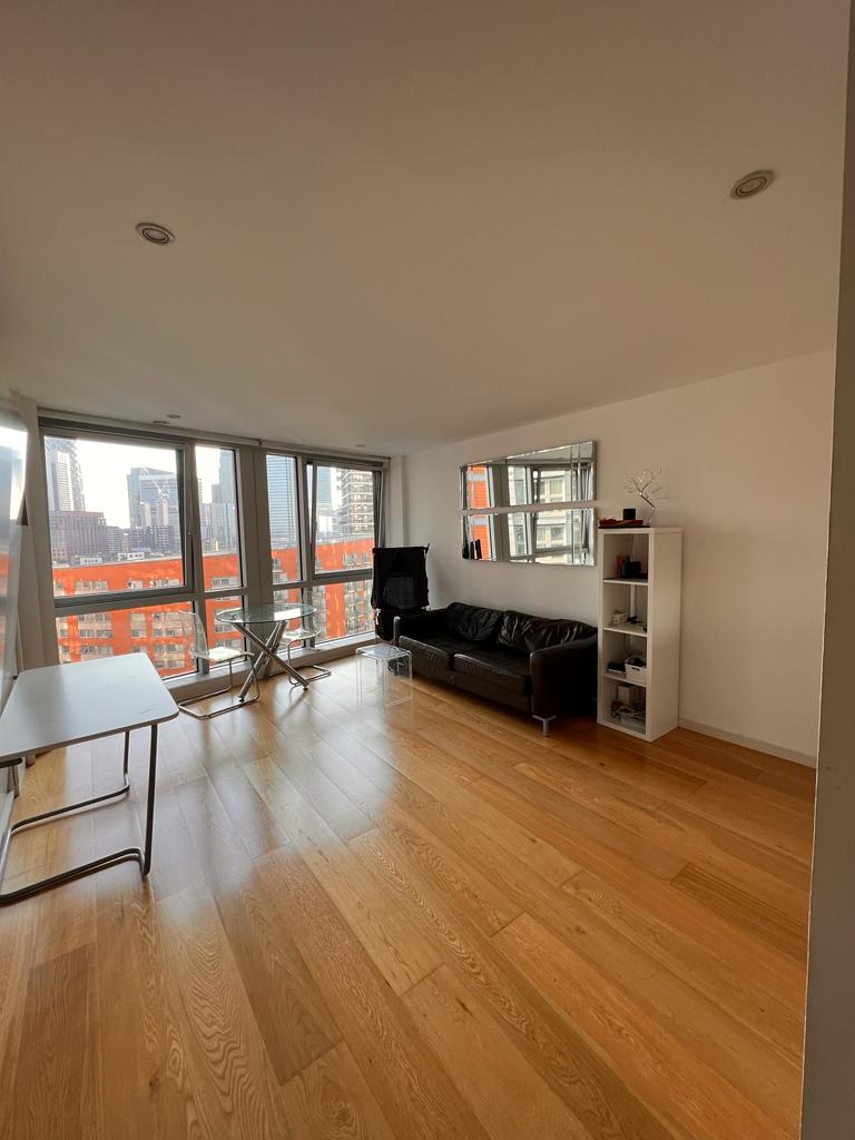 Room Fairmont Avenue in Greater London