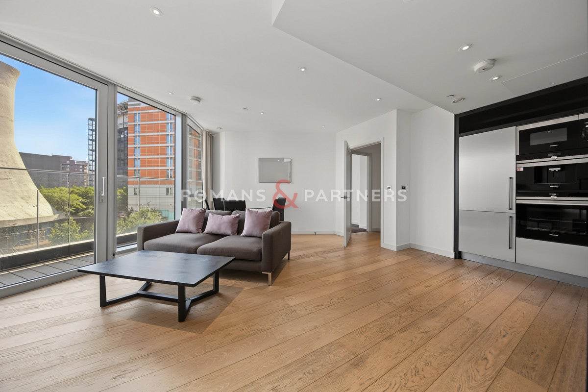 Flat Biscayne Avenue in Greater London