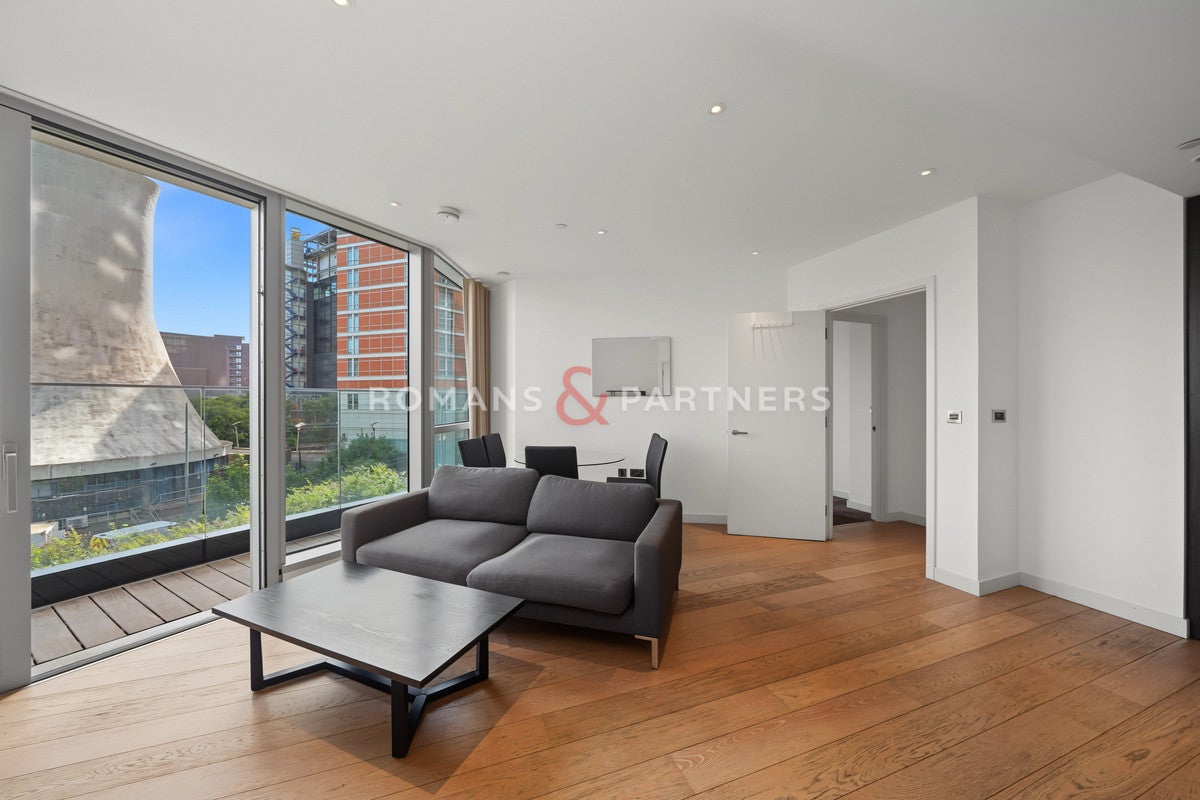 Flat Biscayne Avenue in Greater London