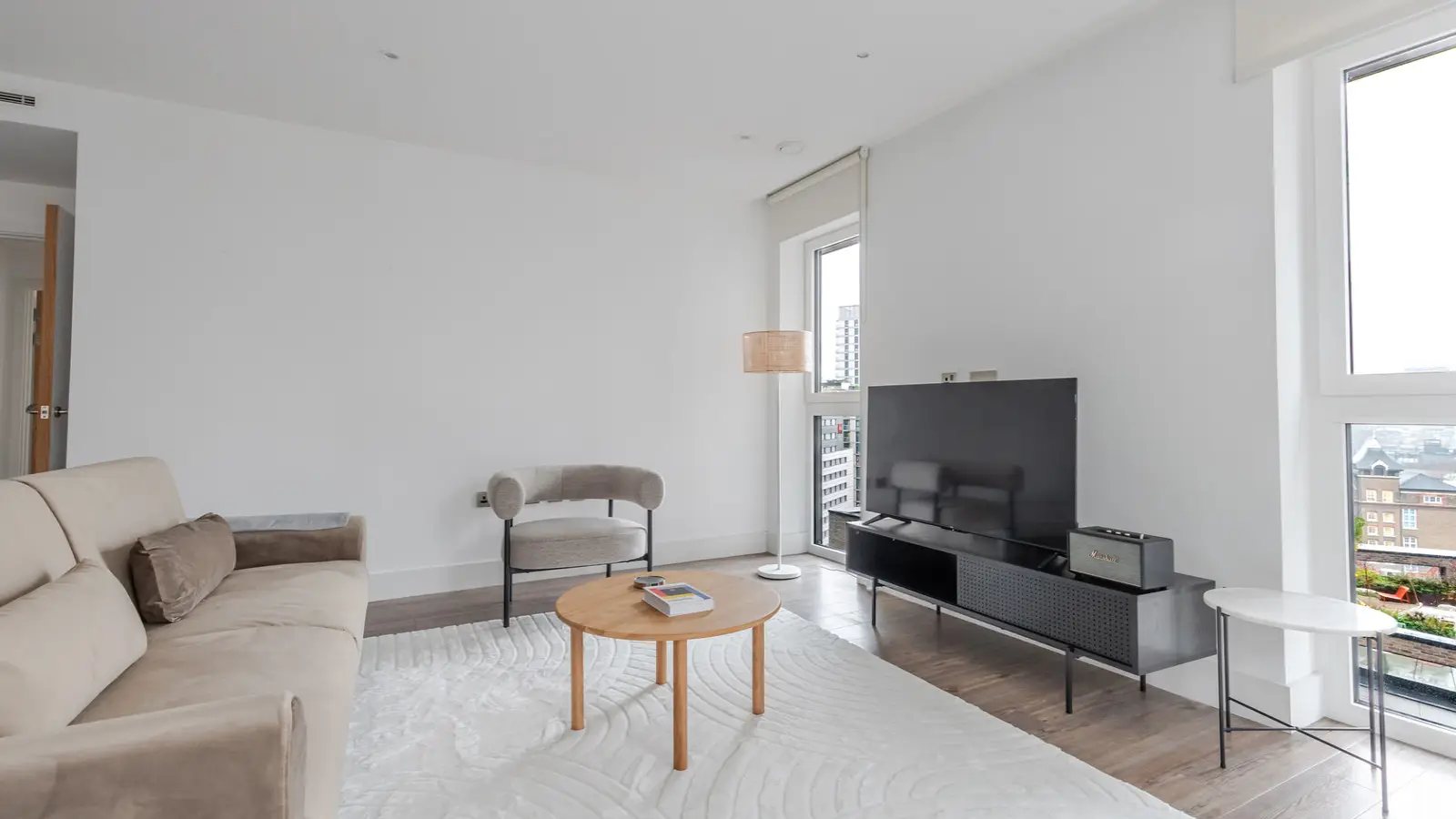Flat Leman Street in Greater London