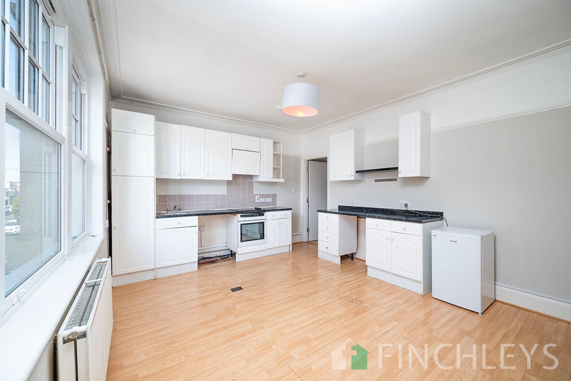 Flat Ballards Lane in Greater London