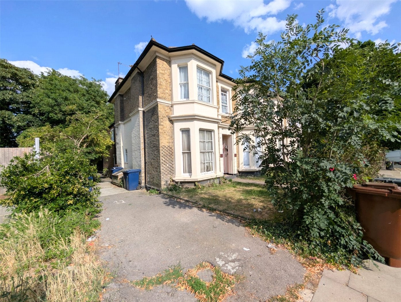 Flat Sunny Gardens Road in Greater London