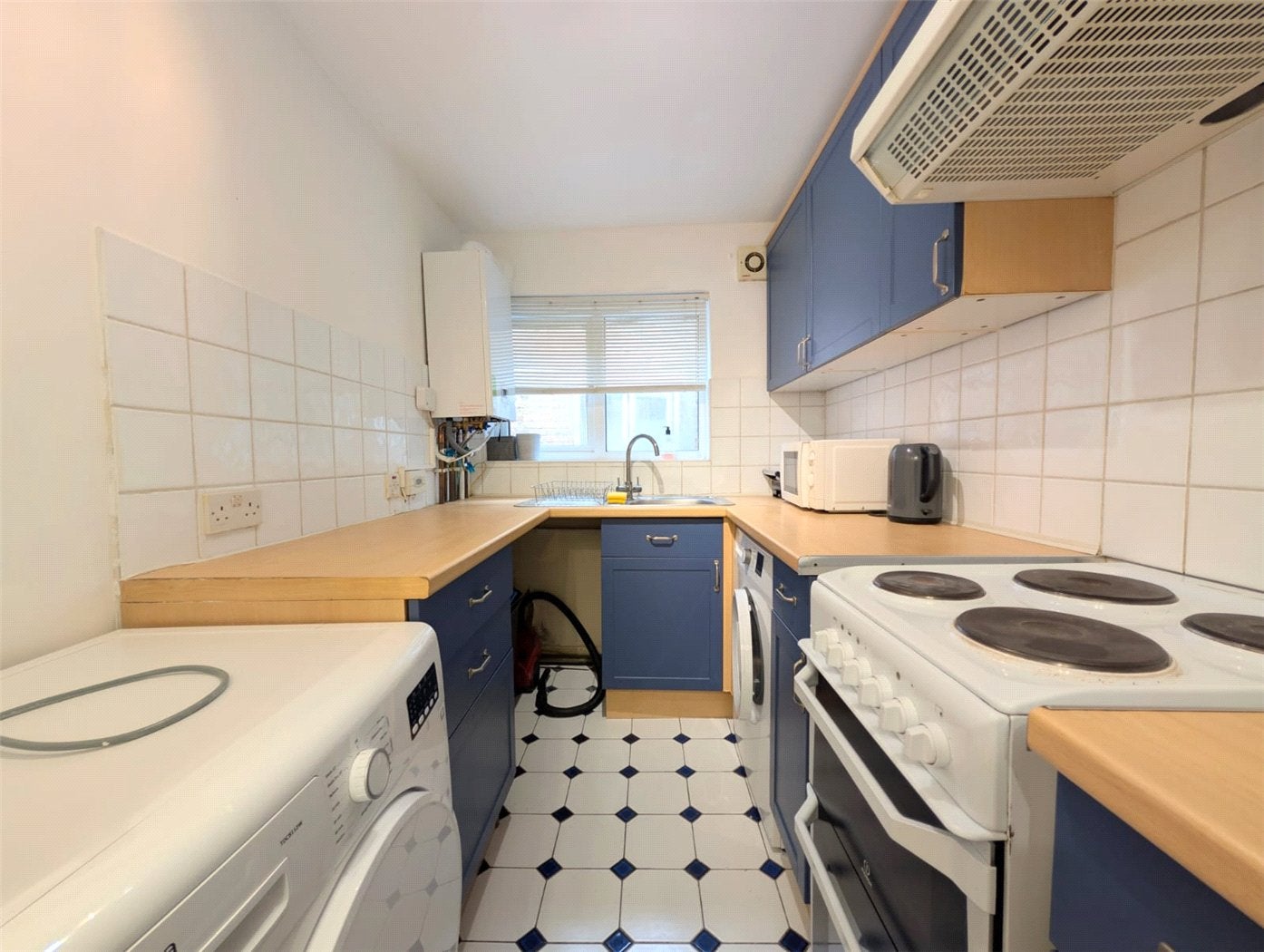 Flat Sunny Gardens Road in Greater London