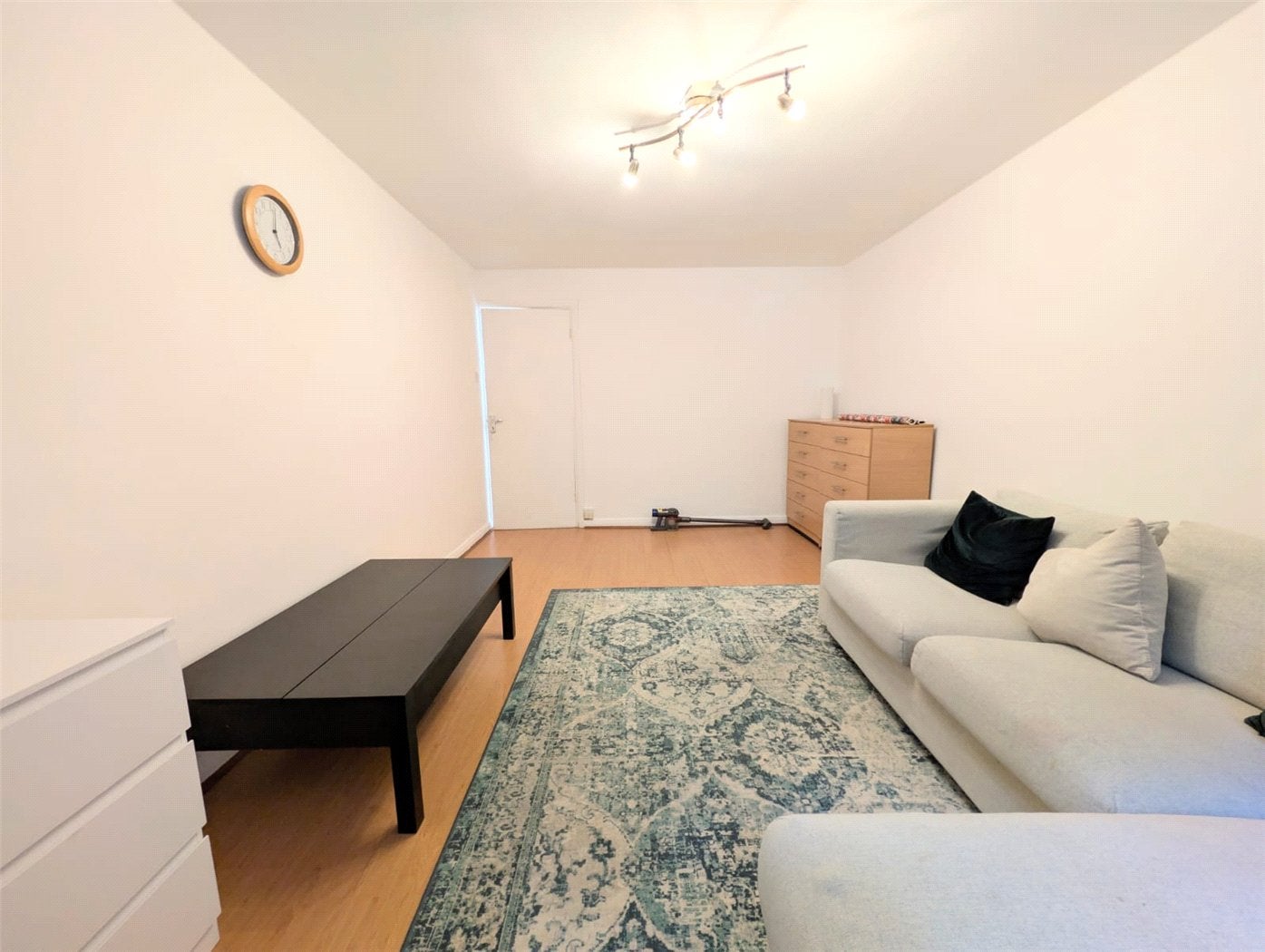 Flat Sunny Gardens Road in Greater London