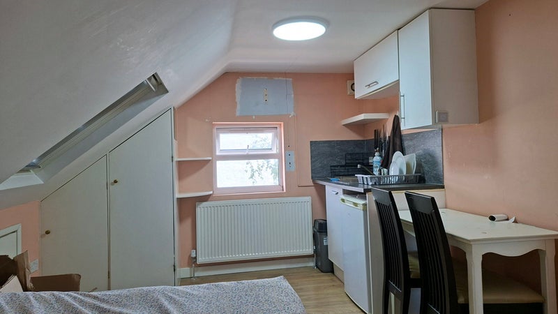 Room Cuckoo Hall Lane in Greater London