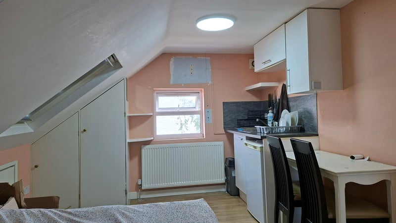 Room Cuckoo Hall Lane in Greater London