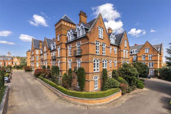 Flat Holloway Drive in Borough of Runnymede