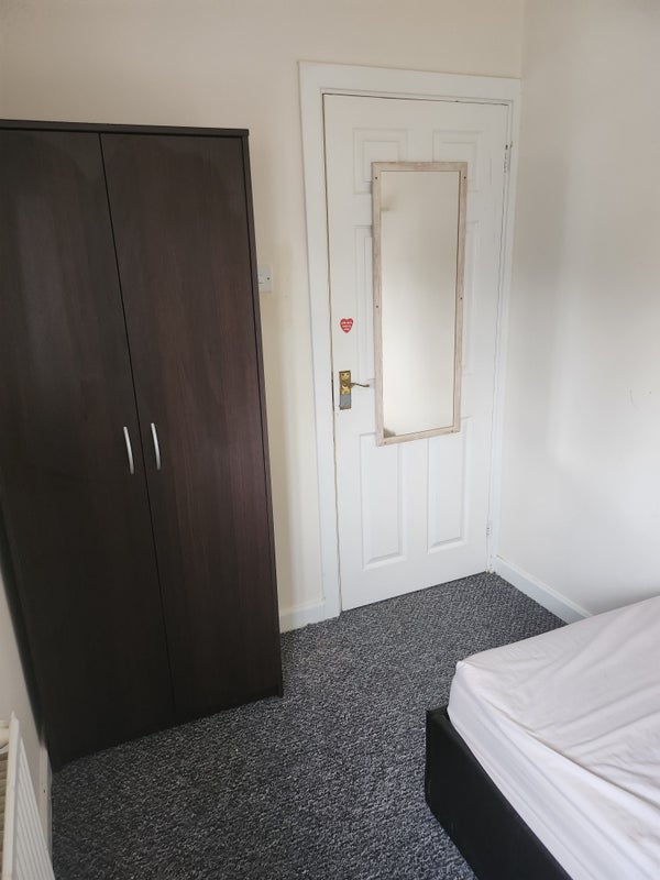 Room Hawthorne Crescent in Slough