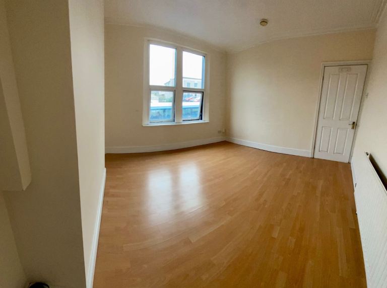 Flat Diamond Street in Bristol