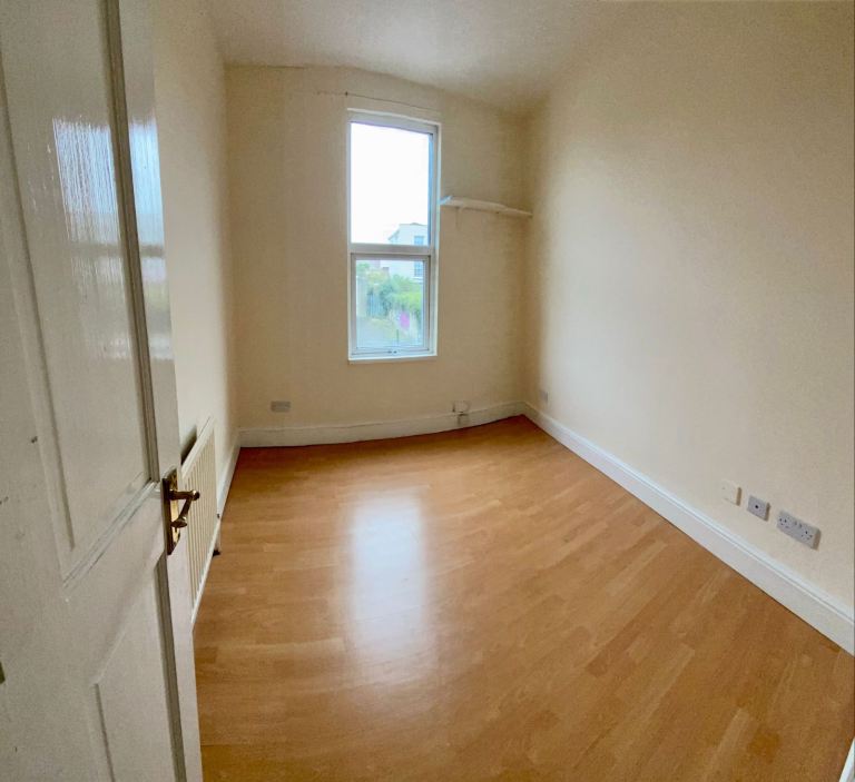 Flat Diamond Street in Bristol