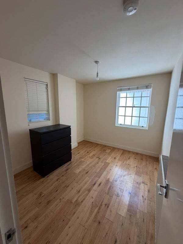 Room Brixton Road in Greater London