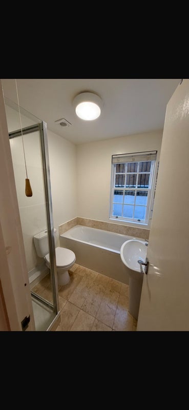 Room Brixton Road in Greater London