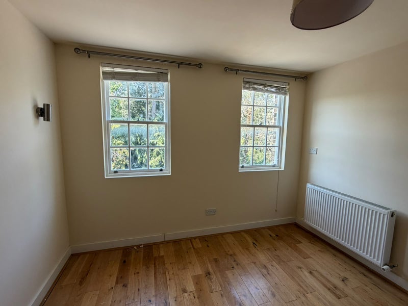 Room Brixton Road in Greater London