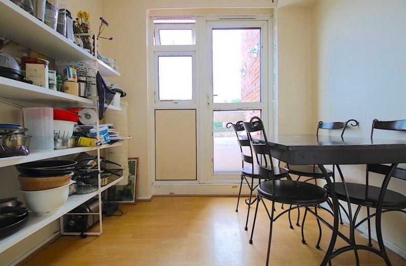 Room Warner Place in Greater London