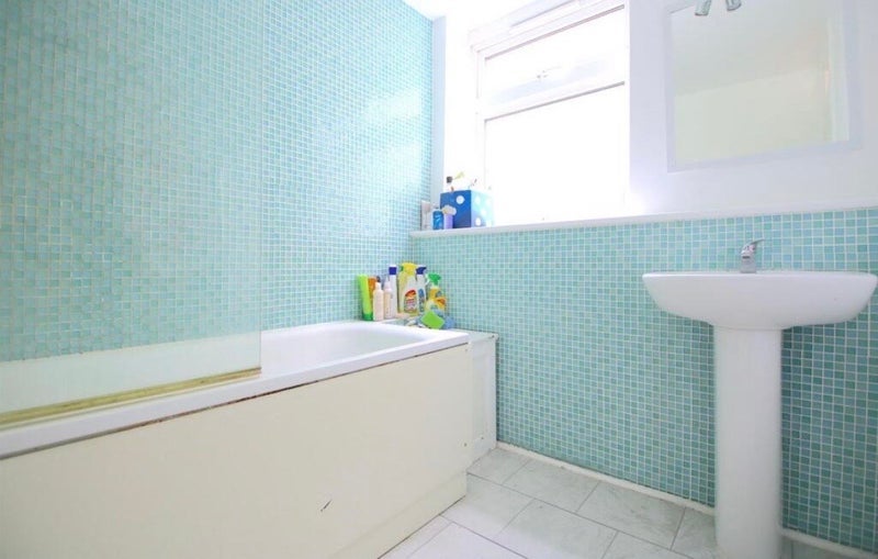 Room Warner Place in Greater London
