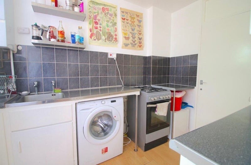 Room Warner Place in Greater London