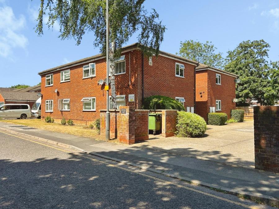 Flat Savill Way in Marlow
