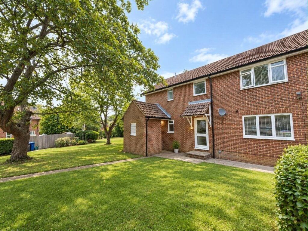 Flat Hawkwell in Hart