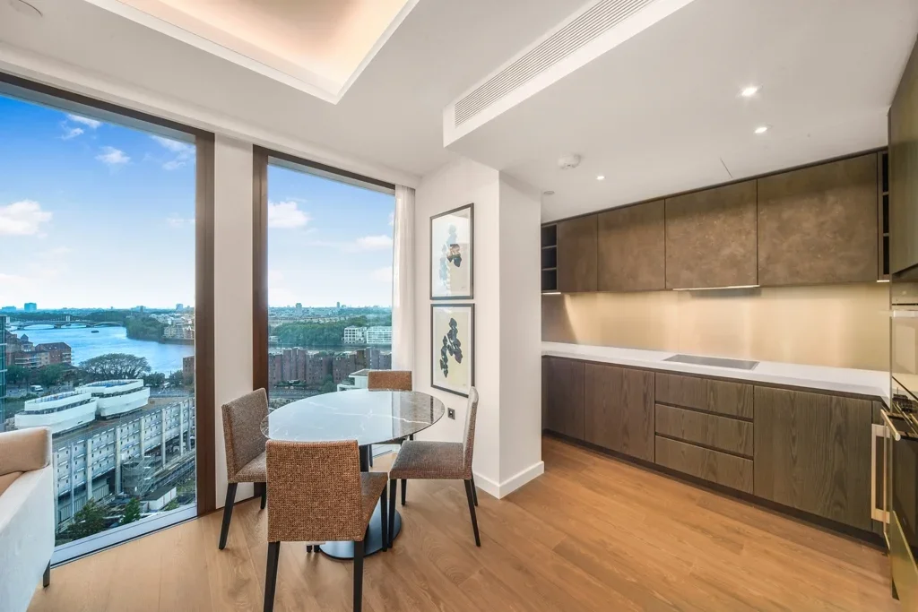 Flat Carnation Way in Greater London