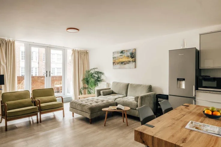 Flat Queensway in City of Westminster
