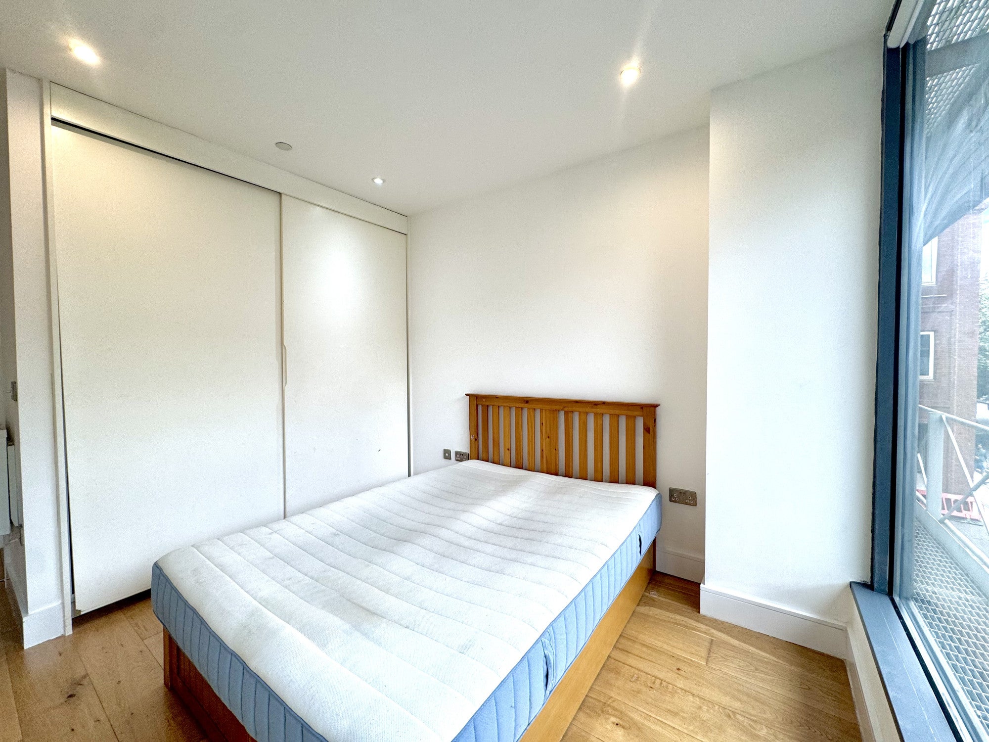 Flat Staines Road in Greater London