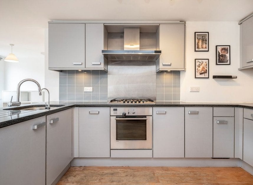 Flat Naoroji Street in Greater London