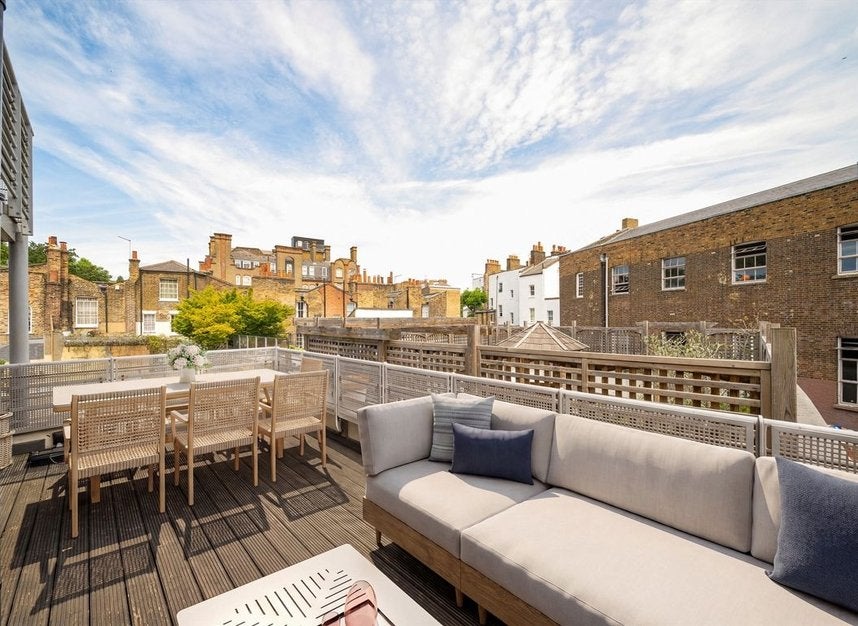 Flat Naoroji Street in Greater London