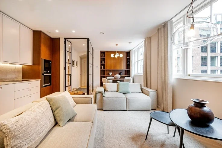Flat Stukeley Street in Greater London