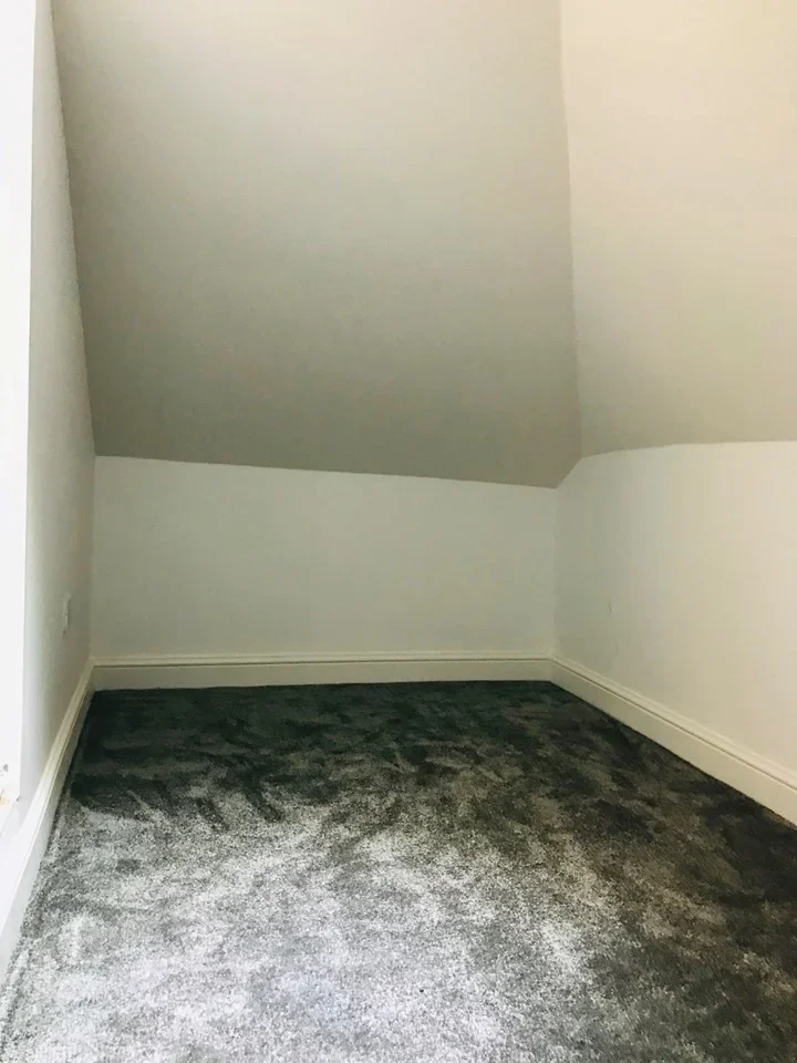 Flat Conway Crescent in Greater London