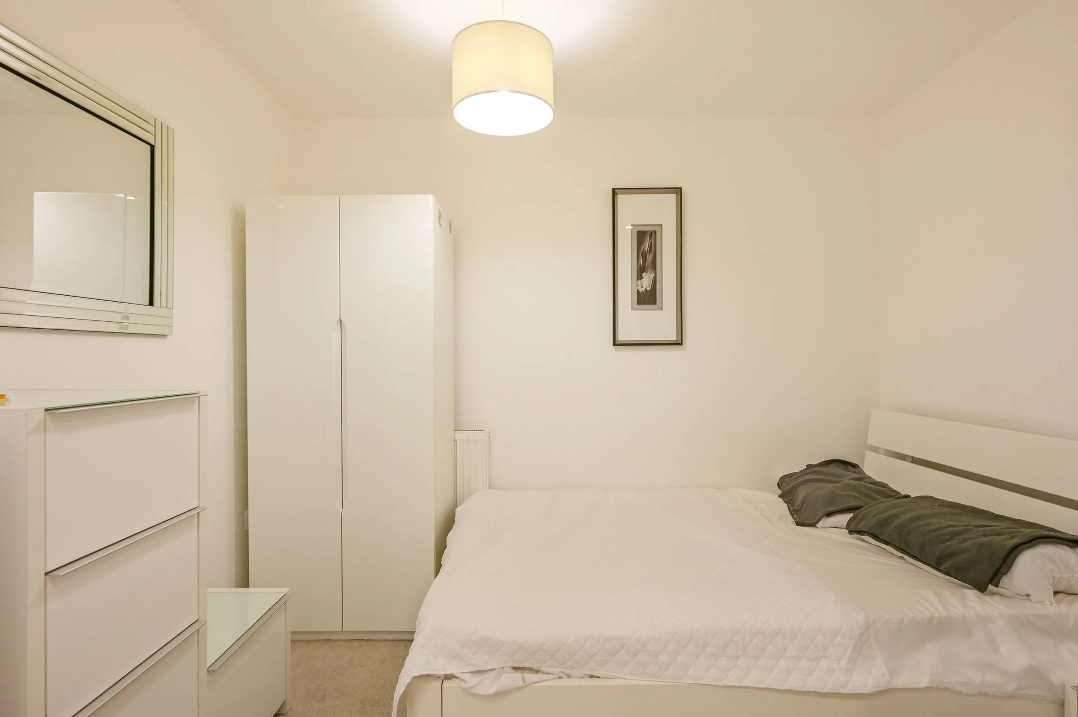 Flat Christian Street in Greater London