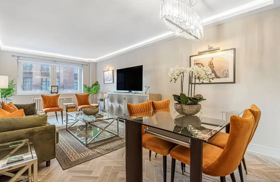 Flat Hans Crescent in Greater London