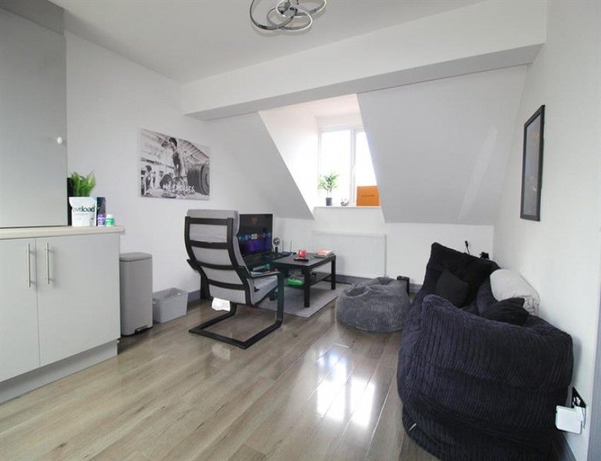 Flat Langdale Avenue in Manchester