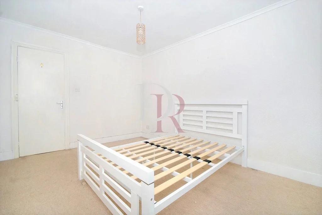 Flat Digby Crescent in Greater London