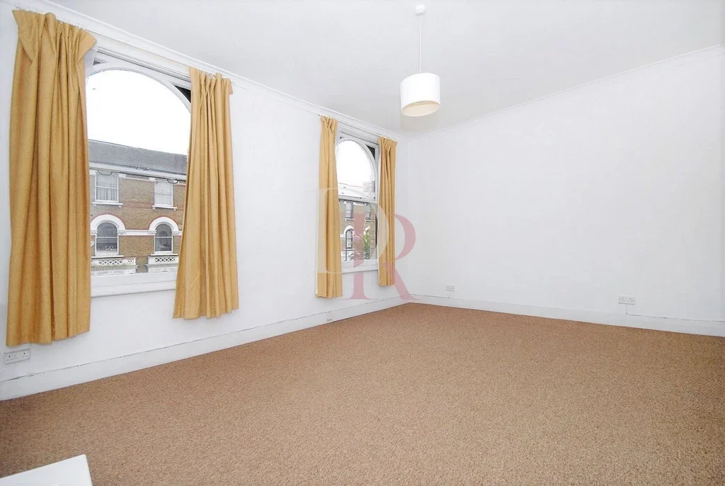 Flat Digby Crescent in Greater London