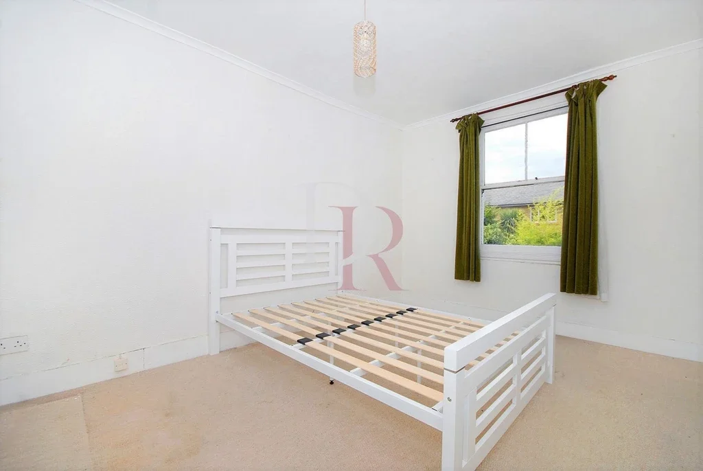 Flat Digby Crescent in Greater London