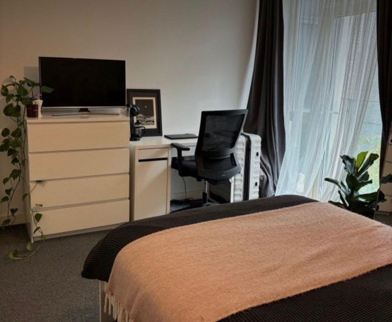 Room Sadler Place in Greater London