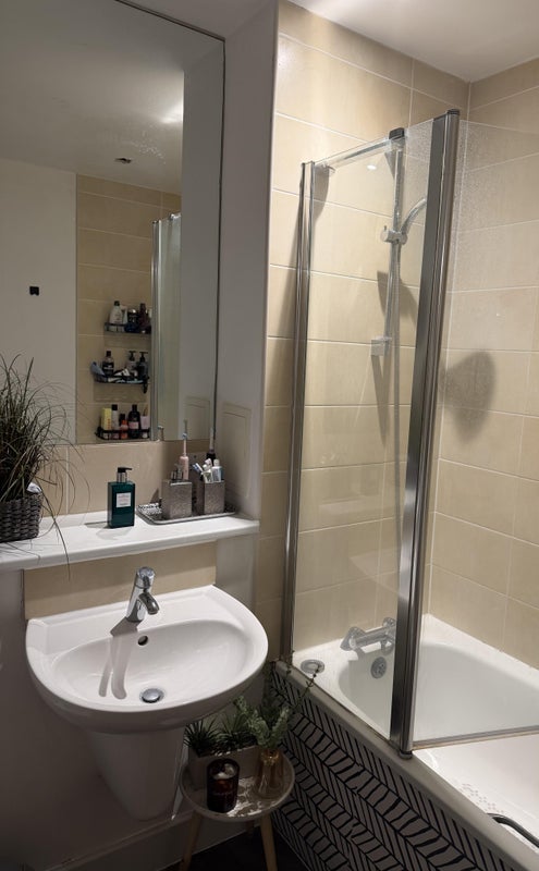 Room Sadler Place in Greater London