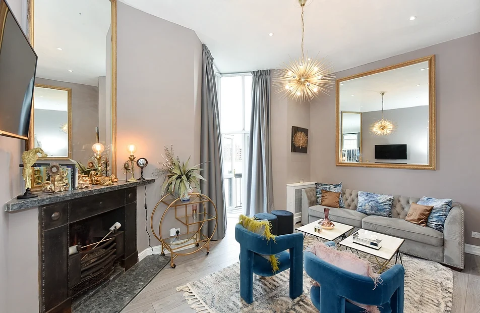 Flat Grosvenor Road in City of Westminster