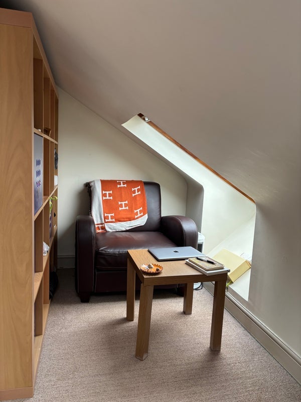 Room De Morgan Road in Greater London