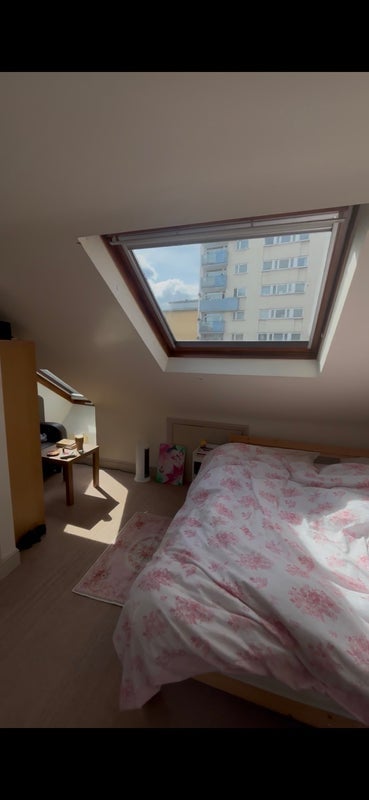 Room De Morgan Road in Greater London