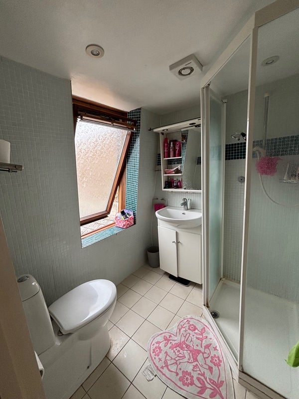 Room De Morgan Road in Greater London