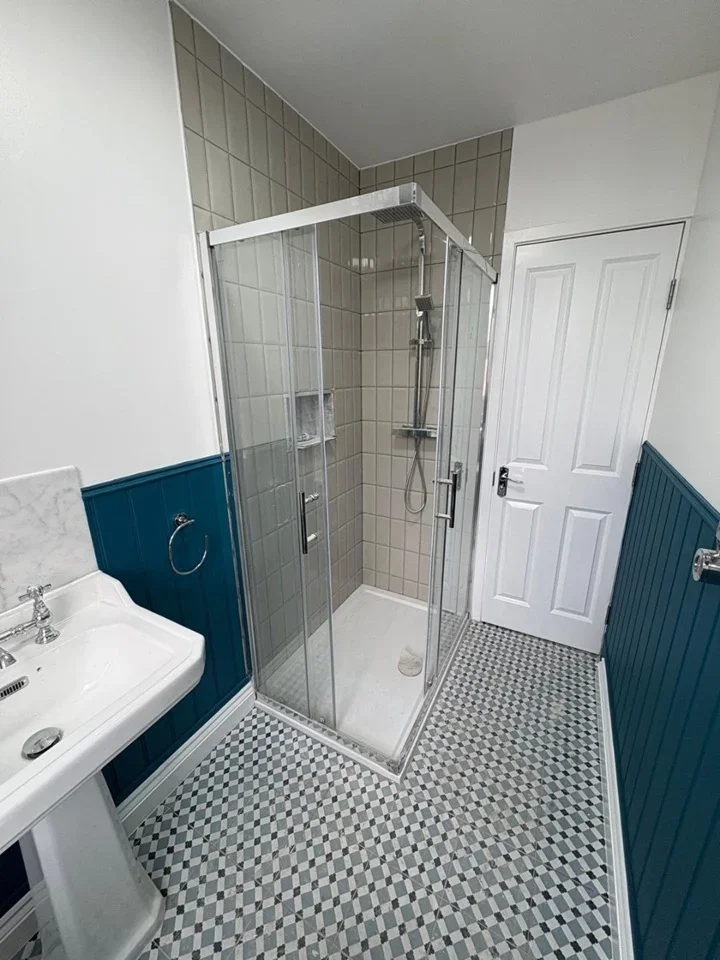 Room Deacon Road in Greater London