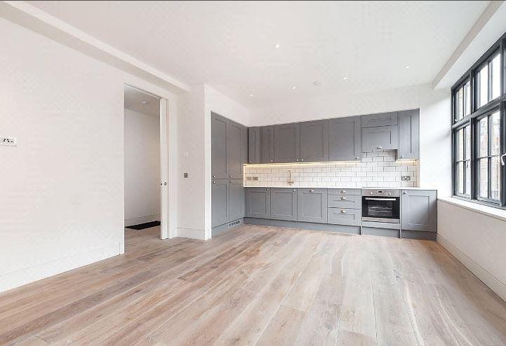 Flat Great Titchfield Street in City of Westminster