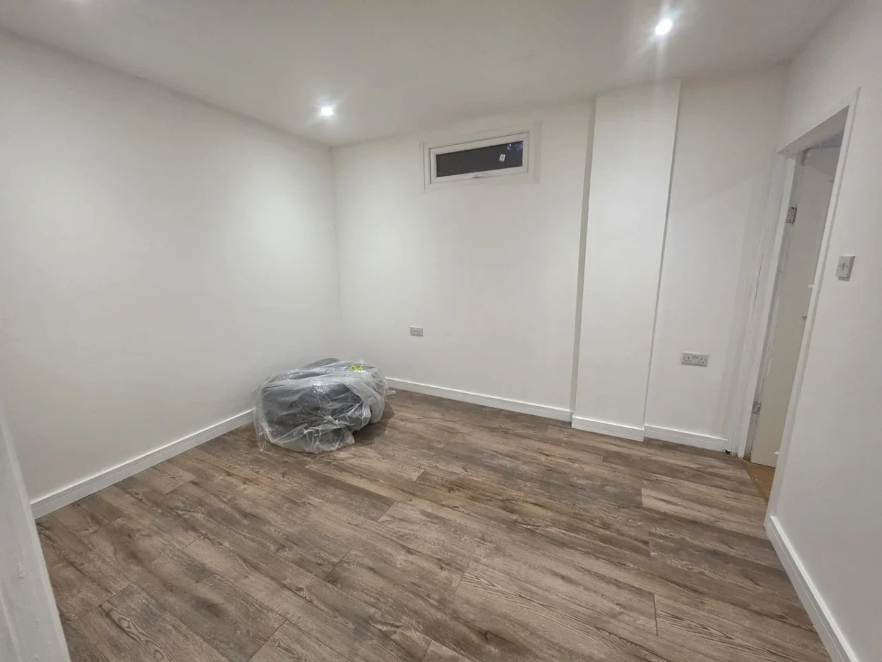 Flat Courtlands Close in Watford
