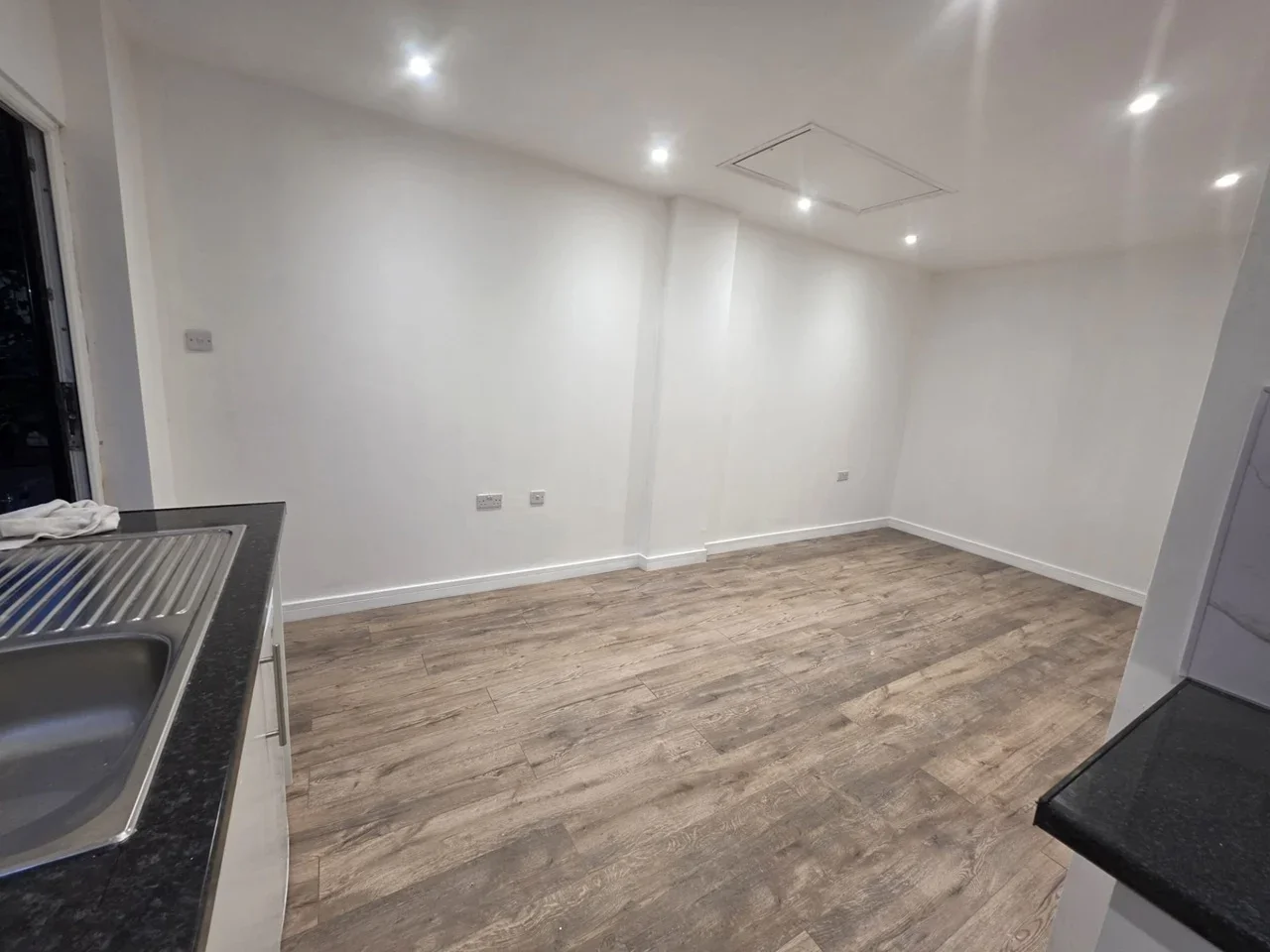 Flat Courtlands Close in Watford